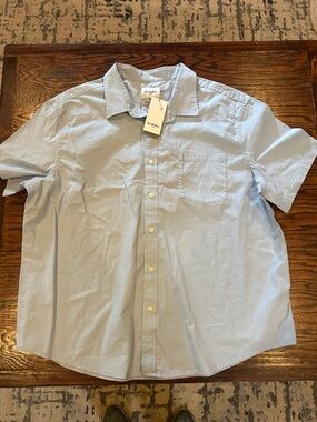 Goodfellow & Co Light Blue Short Sleeve Button-Down Shirt